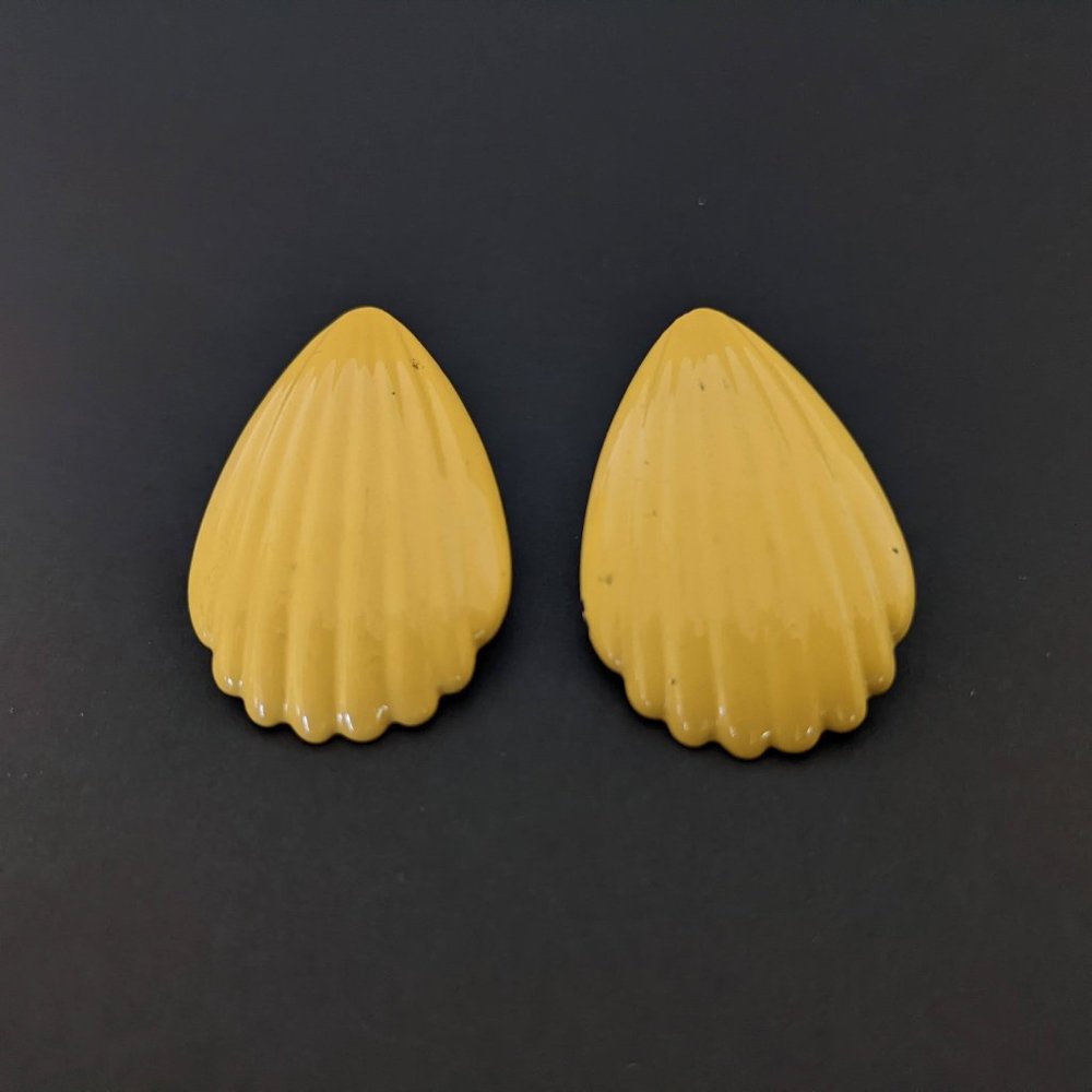 Vintage Seashell Enamel Earrings